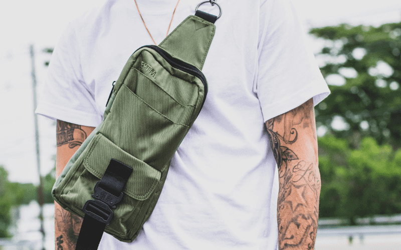 Image of a person in street fashion with a stylish cross-body bag. Focusing on the bag.